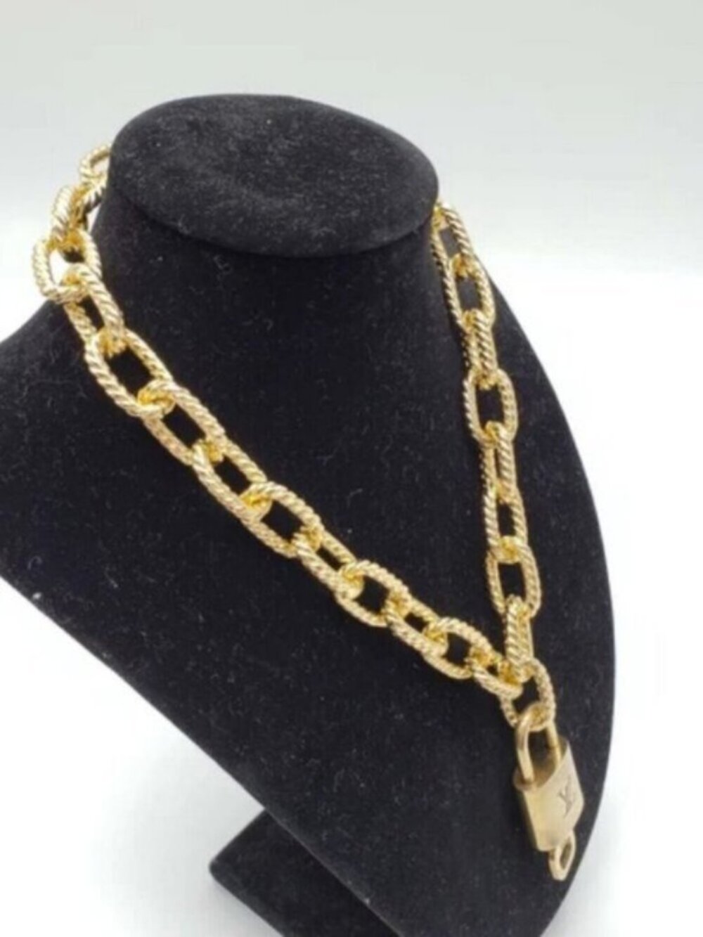 Gold-Plated Necklace with Authentic Louis Vuitton Padlock - Picture 8 of 10